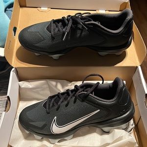 Brand new never worn molded men’s baseball cleats